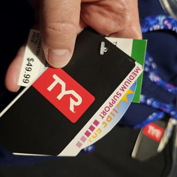 Medium support spf 50 swim top new with tags - Picture 3 of 4